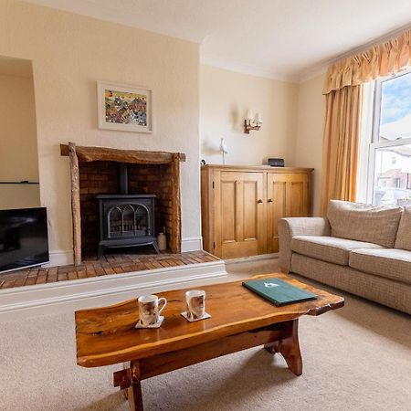 Fir Tree Cottage - Cosy 3 Bed Cottage In Penrhyn Bay With Beautiful Sea Views And Access To Snowdonia Rhôs-on-Sea المظهر الخارجي الصورة