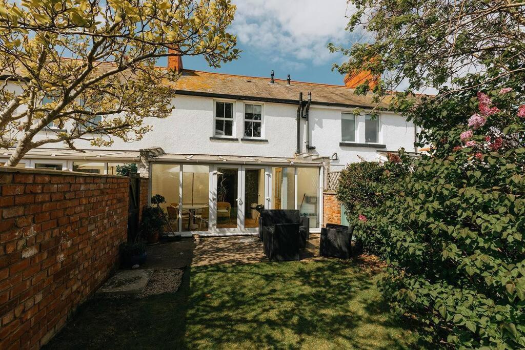 Fir Tree Cottage - Cosy 3 Bed Cottage In Penrhyn Bay With Beautiful Sea Views And Access To Snowdonia Rhôs-on-Sea المظهر الخارجي الصورة