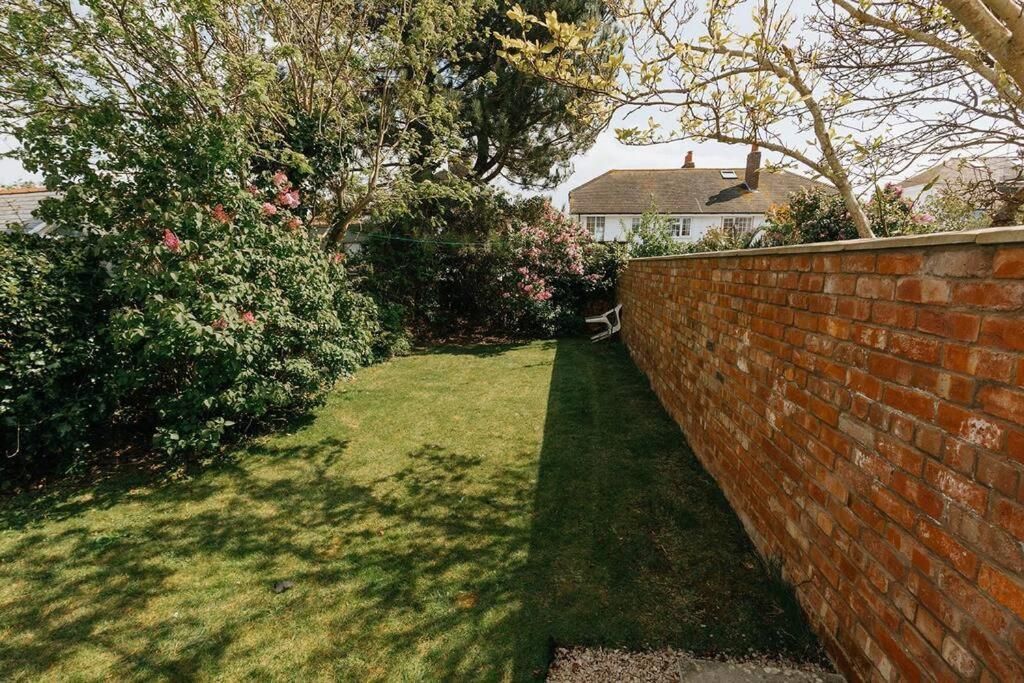 Fir Tree Cottage - Cosy 3 Bed Cottage In Penrhyn Bay With Beautiful Sea Views And Access To Snowdonia Rhôs-on-Sea المظهر الخارجي الصورة