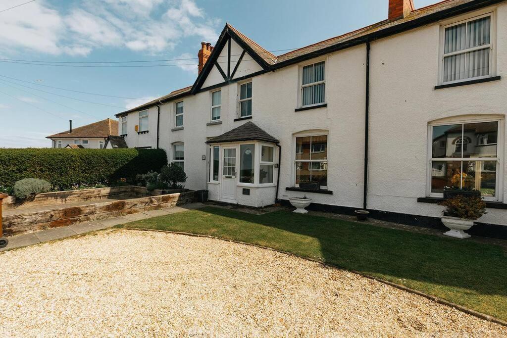Fir Tree Cottage - Cosy 3 Bed Cottage In Penrhyn Bay With Beautiful Sea Views And Access To Snowdonia Rhôs-on-Sea المظهر الخارجي الصورة