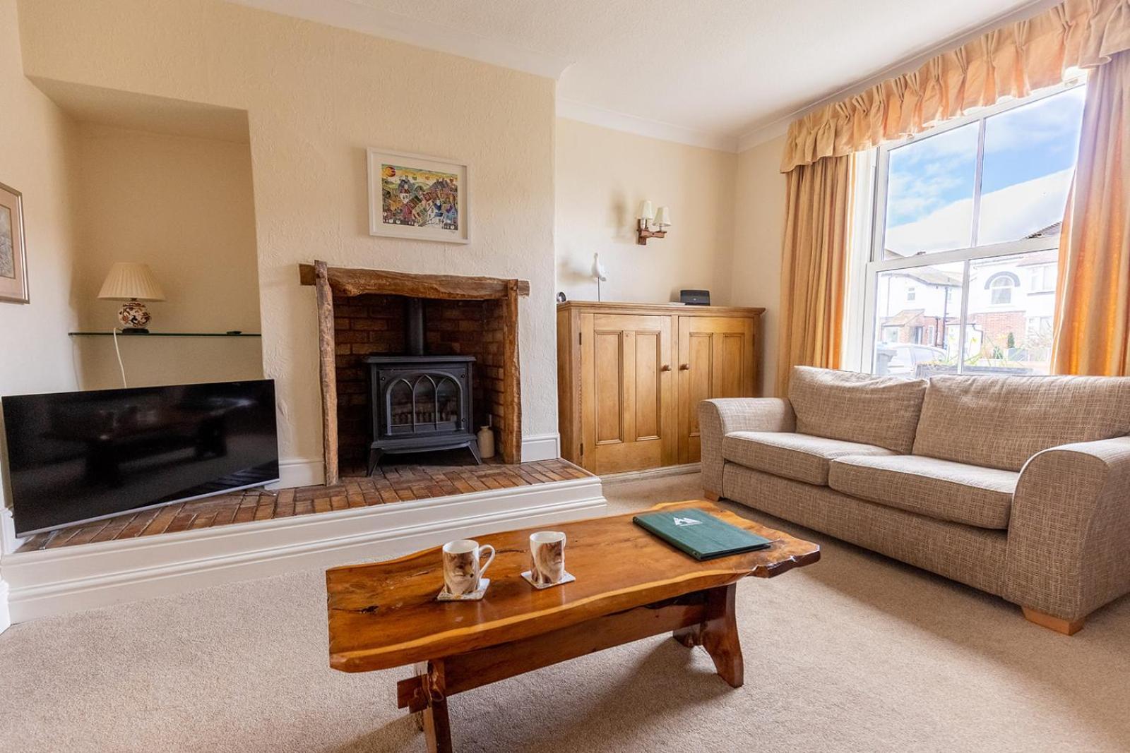 Fir Tree Cottage - Cosy 3 Bed Cottage In Penrhyn Bay With Beautiful Sea Views And Access To Snowdonia Rhôs-on-Sea المظهر الخارجي الصورة