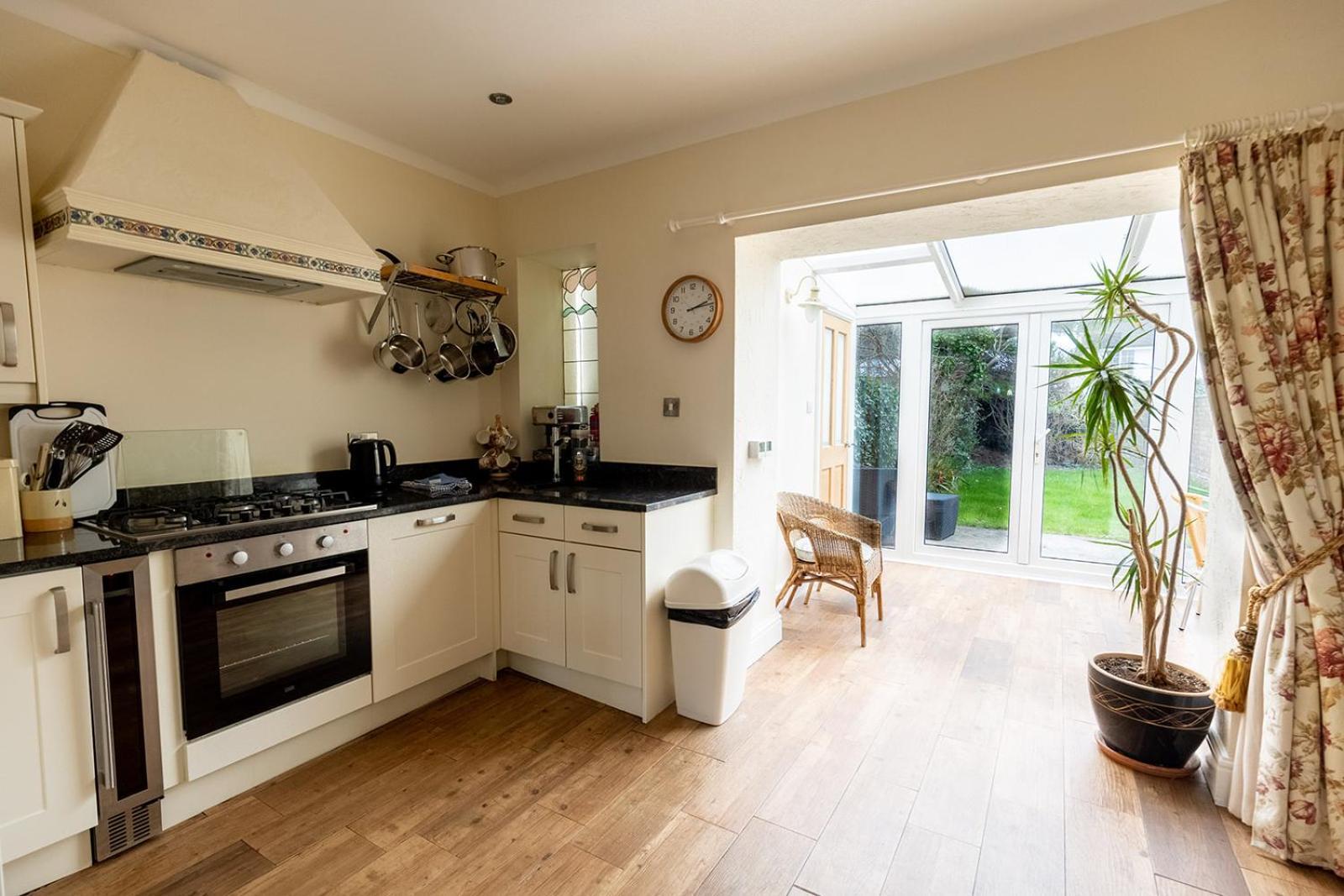 Fir Tree Cottage - Cosy 3 Bed Cottage In Penrhyn Bay With Beautiful Sea Views And Access To Snowdonia Rhôs-on-Sea المظهر الخارجي الصورة