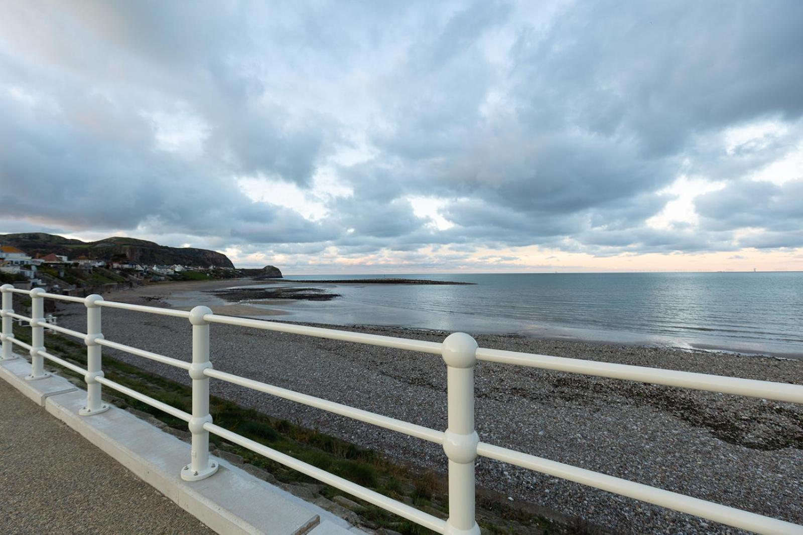 Fir Tree Cottage - Cosy 3 Bed Cottage In Penrhyn Bay With Beautiful Sea Views And Access To Snowdonia Rhôs-on-Sea المظهر الخارجي الصورة