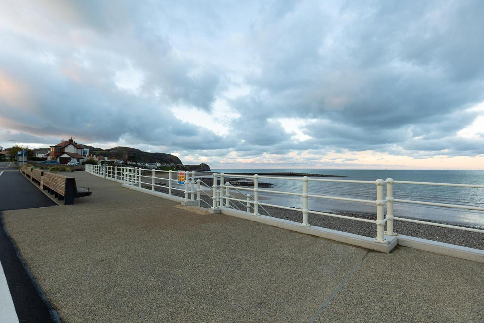 Fir Tree Cottage - Cosy 3 Bed Cottage In Penrhyn Bay With Beautiful Sea Views And Access To Snowdonia Rhôs-on-Sea المظهر الخارجي الصورة